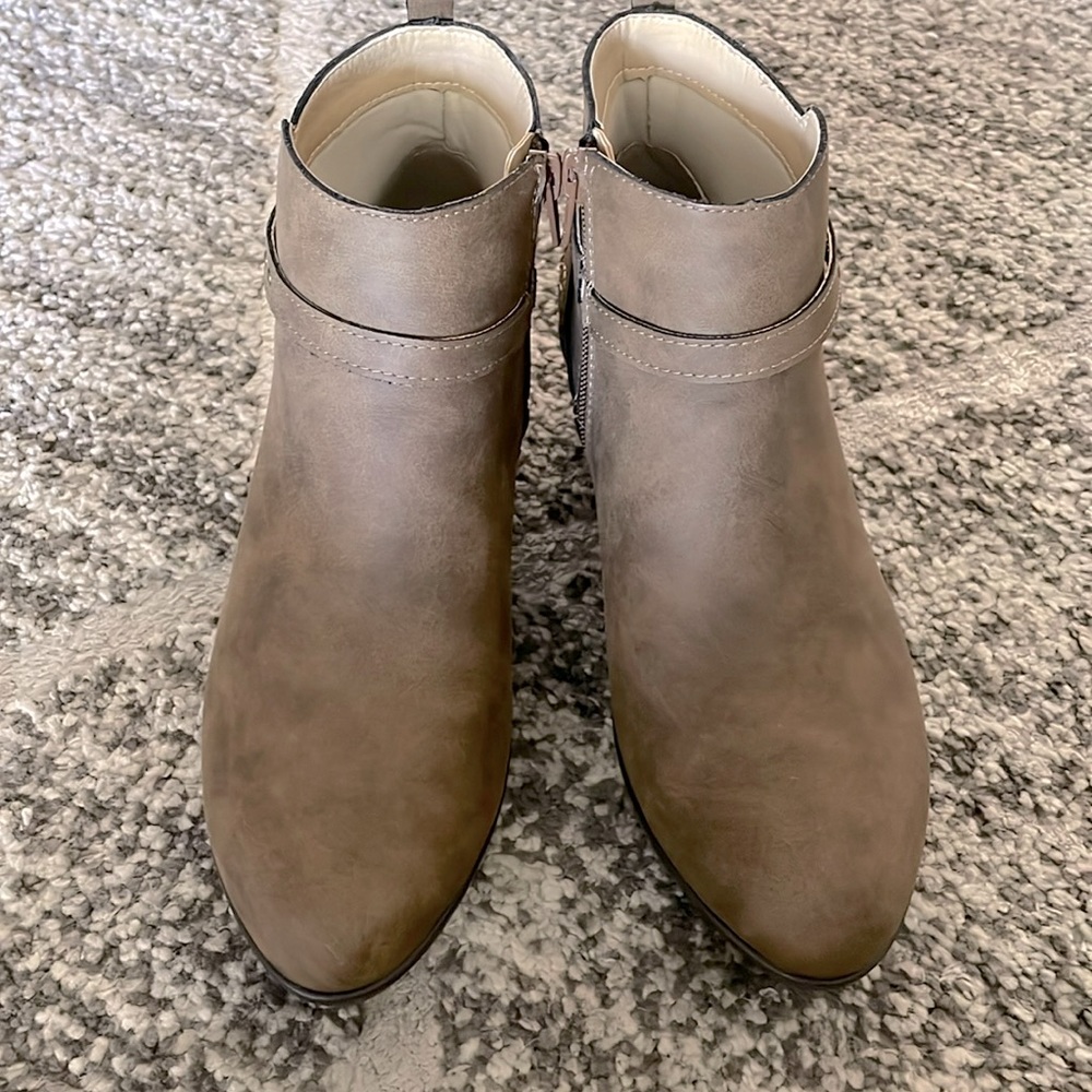 JBU memory foam size 7.5 like new